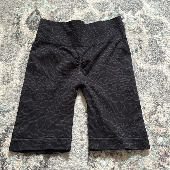 Gymshark Adapt Animal Seamless Shorts - Picture 7 of 9